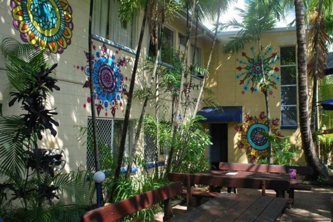 Mad Monkey Village Кернс Екстериор снимка